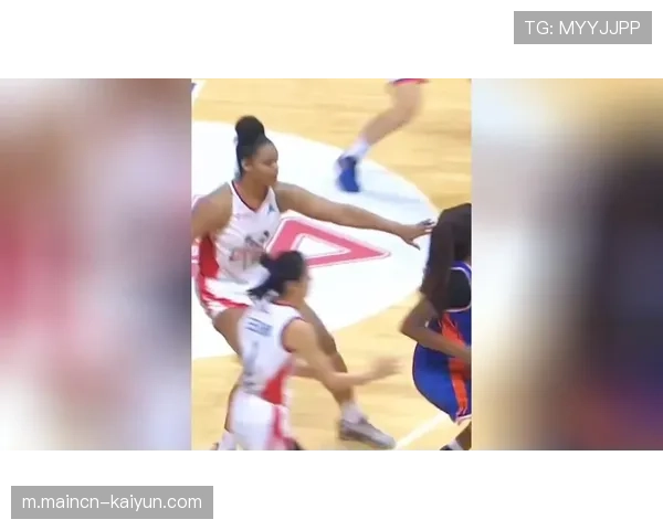 康宁汉姆联手马克西 后场双枪在明星赛展现冲击力 康宁汉姆联手马克西 后场双枪在明星赛展现冲击力